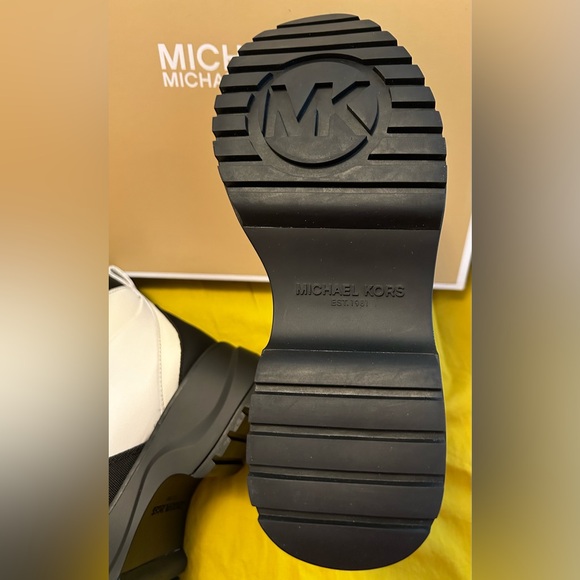 MK - Dupree Hiker Bootie - Picture 7 of 10